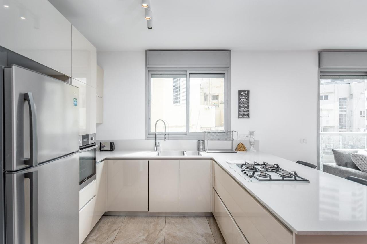 3 Bedrooms Apt Balcony & Parking Near Banana Beach Τελ Αβίβ Εξωτερικό φωτογραφία