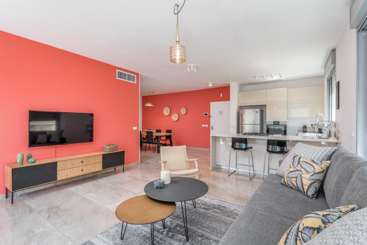 3 Bedrooms Apt Balcony & Parking Near Banana Beach Τελ Αβίβ Εξωτερικό φωτογραφία
