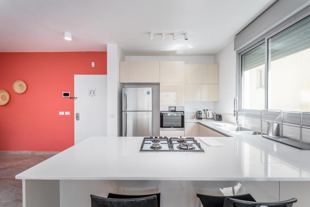 3 Bedrooms Apt Balcony & Parking Near Banana Beach Τελ Αβίβ Εξωτερικό φωτογραφία